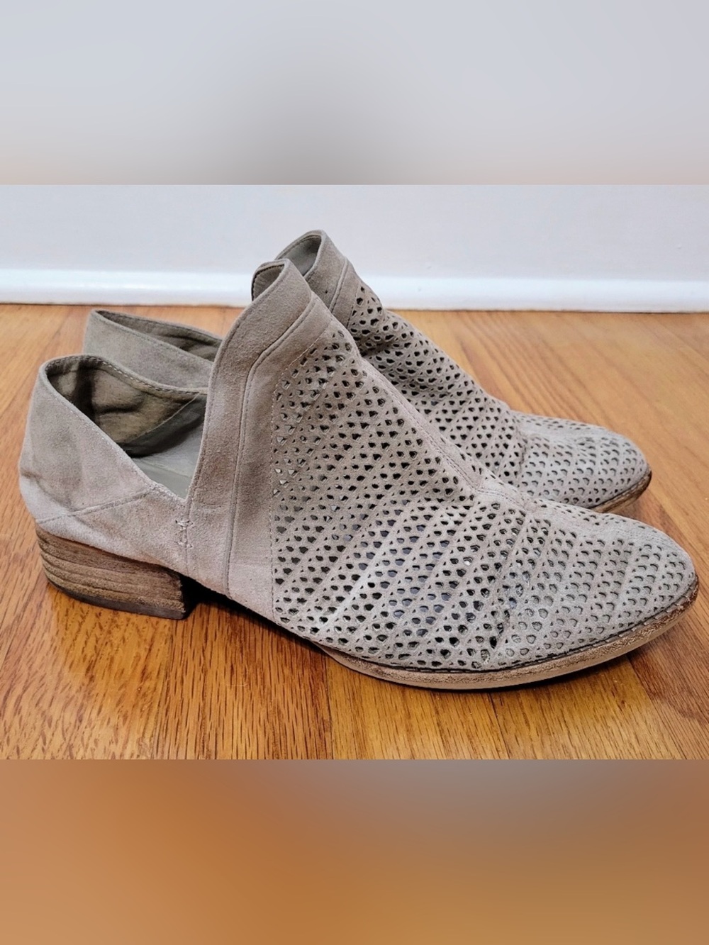 Vince Camuto Cinneys Perforated Laser Cutout Booties, Beige Tan Suede, S Cowgirl